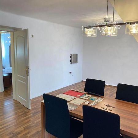 Montel Park - Linz Danube River Appartement Buitenkant foto