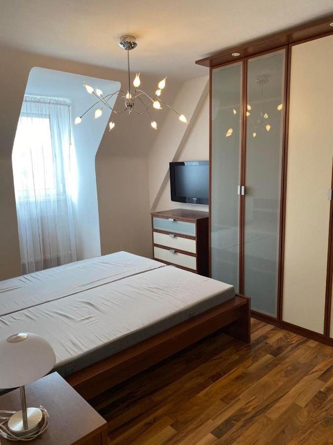 Montel Park - Linz Danube River Appartement Buitenkant foto